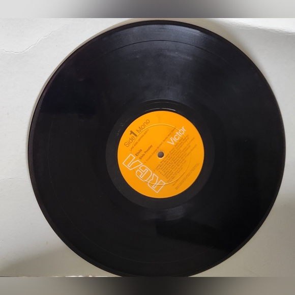 Vintage "Elvis" Presley Record Album - Picture 5 of 6